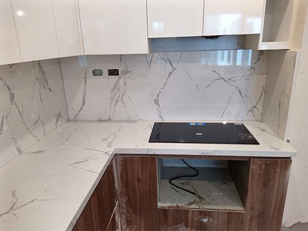 da-op-ban-bep-trang-van-nau-4